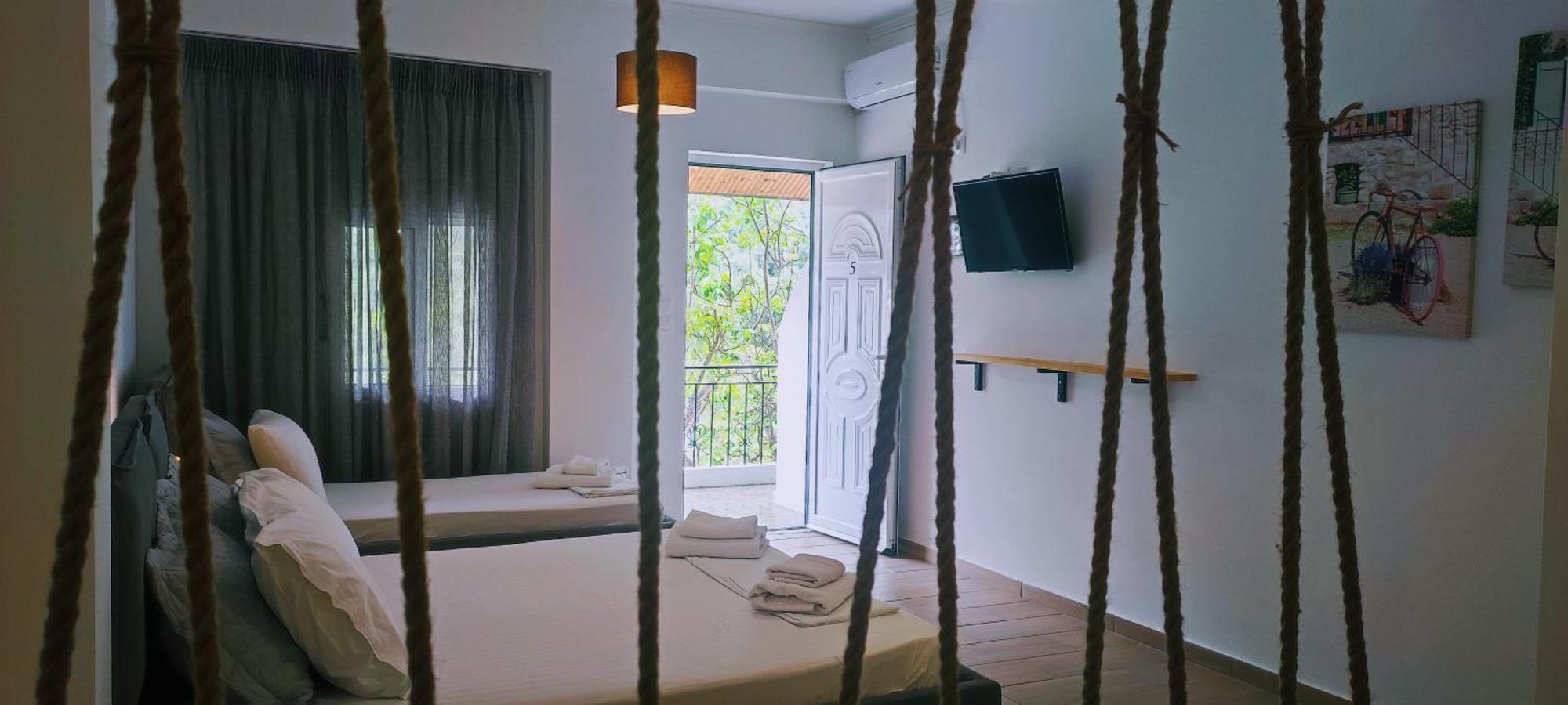 On The Rocks Bed & Breakfast Qeparo Luaran gambar